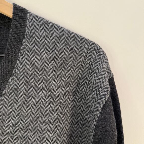 JOS.A.BANK Merino Wool Sweater Large Herringbone Grey Black - Picture 6 of 11